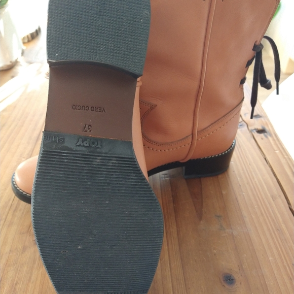 Boot - Picture 1 of 5